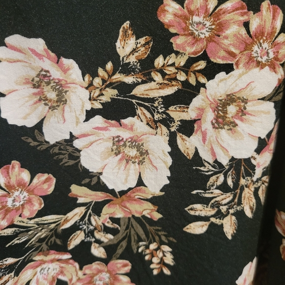 Beautiful torrid blouse - Picture 3 of 4